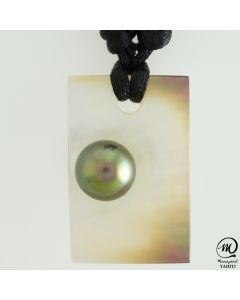 Unisex Nacre Pendant with Tahitian Pearls by MANAPEARL TAHITI 