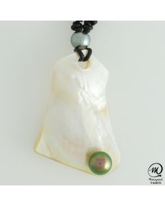 Unisex Nacre Pendant with Tahitian Pearls by MANAPEARL